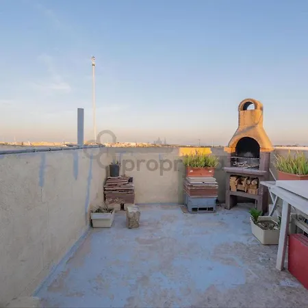 Cosy Private 5 Minutes Walk From The Airport Gudja