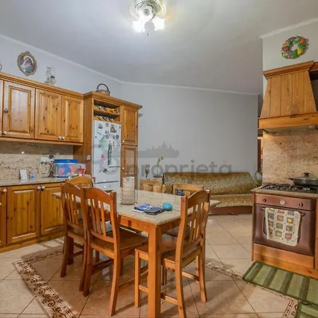 Cosy Private 5 Minutes Walk From The Airport *