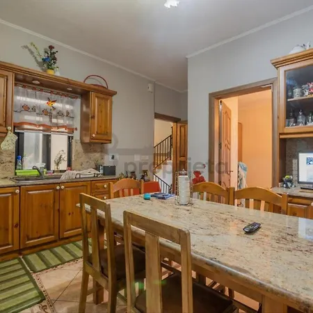 Cosy Private 5 Minutes Walk From The Airport